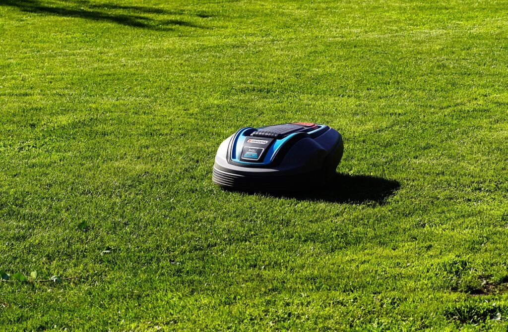 Smart Robotic Lawn Mowers(App Control), Automatic Route Planning + Virtual Boundaries + Automatically Avoid Obstacles + Automatic Charging, for Small to Medium Yards